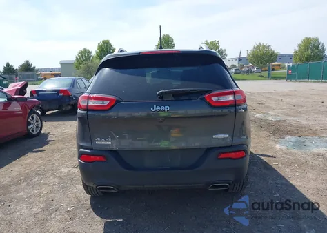 2016 Jeep Cherokee Latitude z USA, uszkodzony, nr VIN 1C4PJMCS2GW360748
